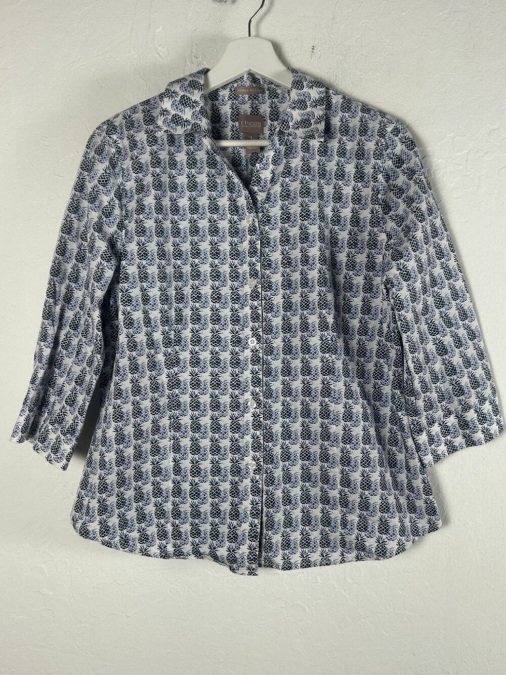 Chico's Wrinkle-Resistant Button-Up Shirt Size 1 Blue Pineapple 3/4 Sleeve NWOT